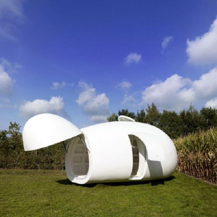 Передвижной многофункциональный дом в виде большого яйца: вы будете удивлены, увидев его изнутри (фото)