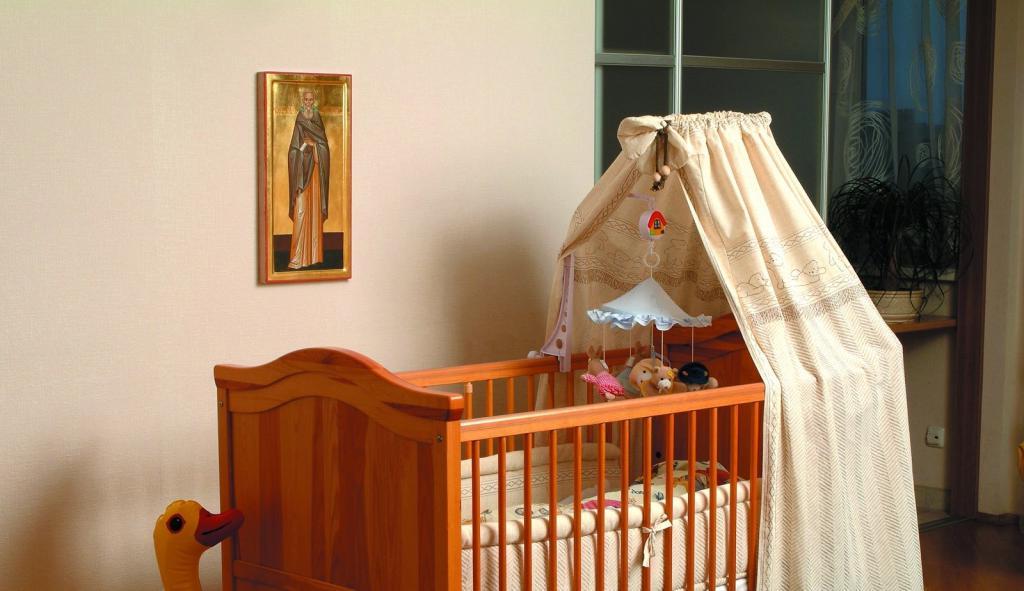 Икона над кроватью ребенка