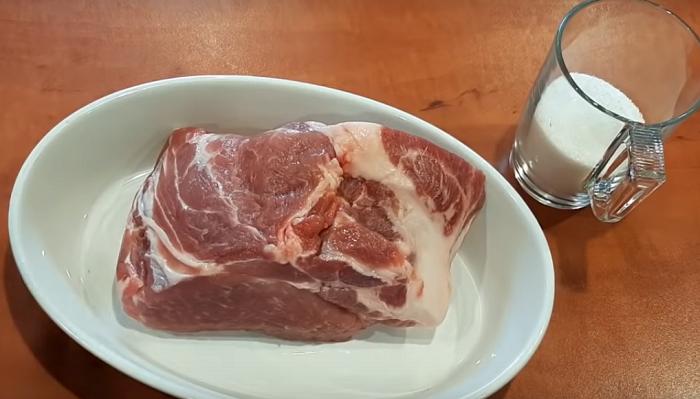 Салями из свиной шеи с перчиком: рецепт приготовления домашней колбасы, вкус которой не забудут гости