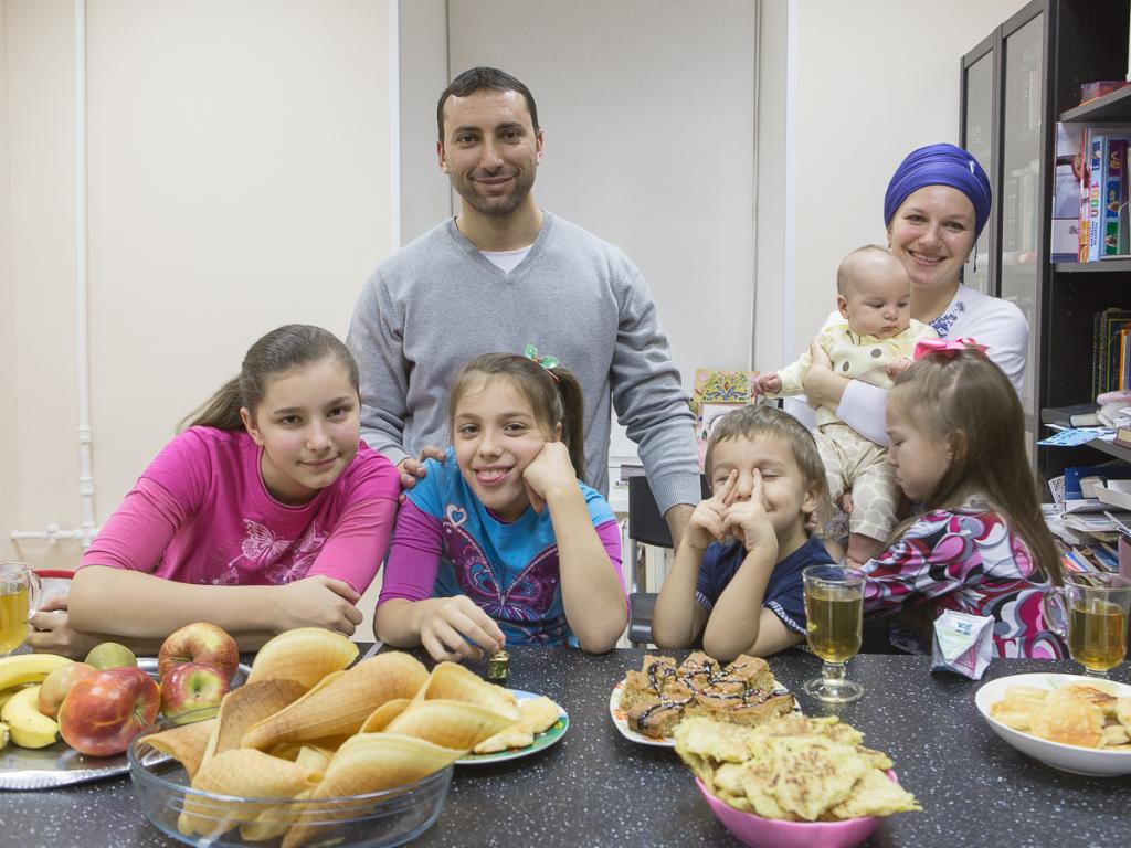 Зимой была в Израиле, и мне довелось увидеть, как евреи поздравляют женщин в День матери. Жаль, что в России этот праздник не так чтят