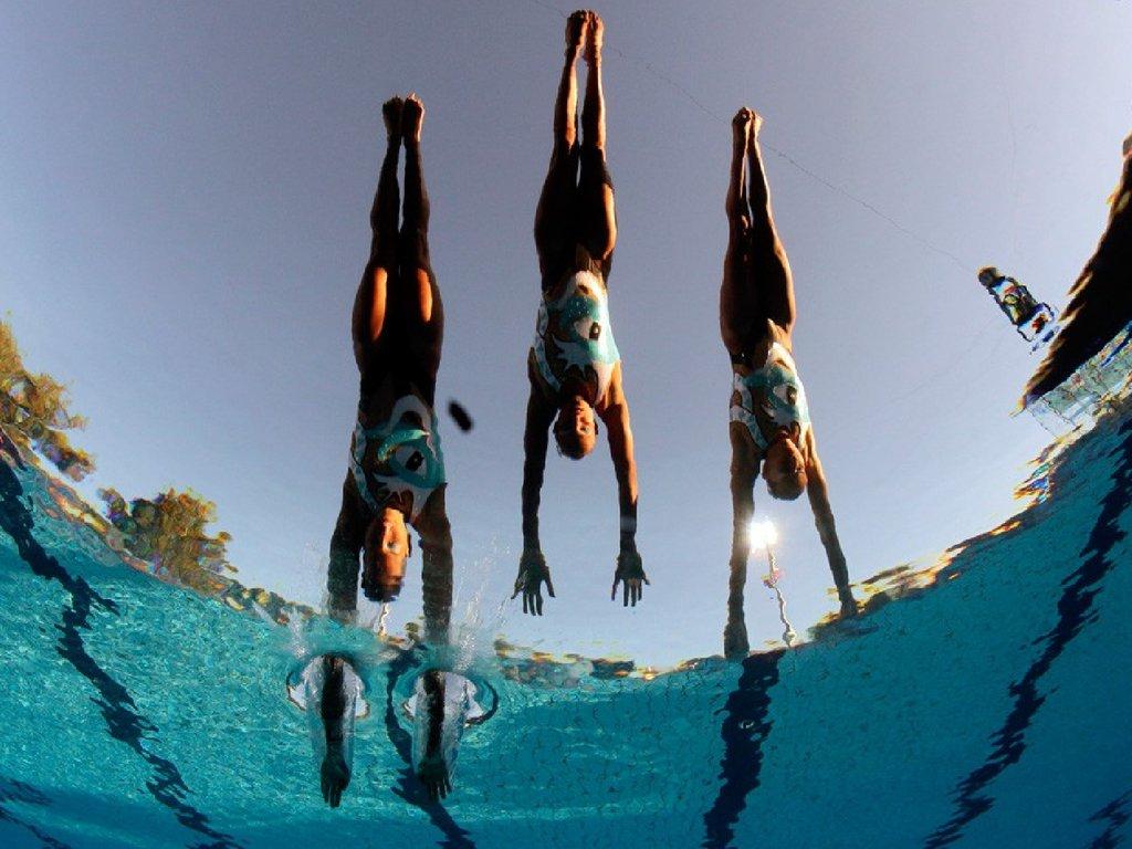 Water jumping. Прыжки в воду. Человек ныряет. Ныряние в воду. Ныряет в воду.