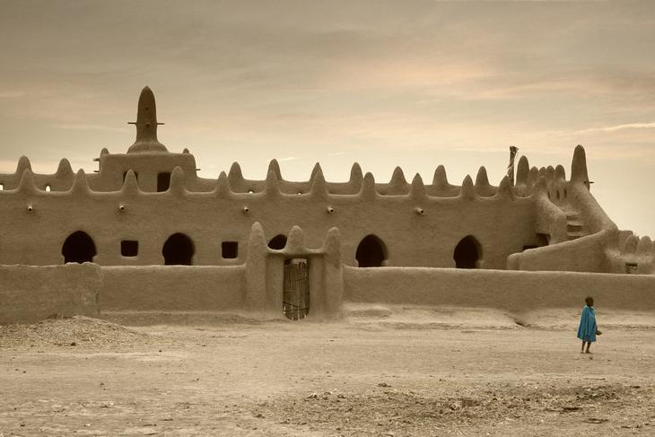 Великая мечеть Дженне в Мали, Пульский амфитеатр в Хорватии: малоизвестные древние памятники архитектуры, которые стоит увидеть каждому