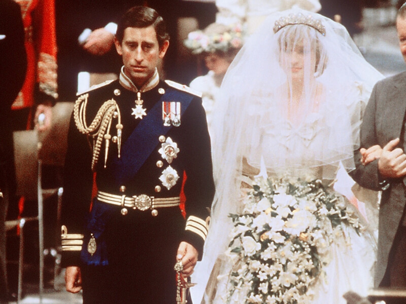 Принц Чарльз встречался с сестрой леди Ди. Королевский биограф рассказал о том, что чувствовал наследник престола в день свадьбы века