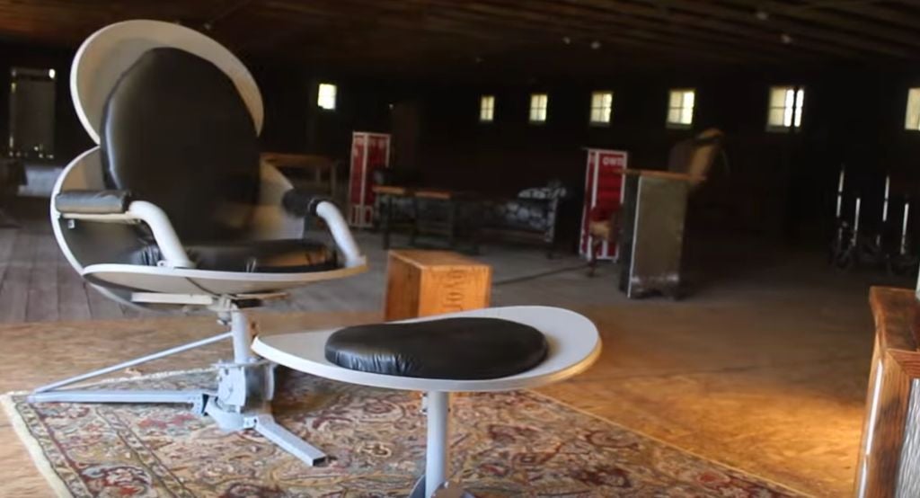 Мебель можно смастерить из чего угодно: как сделать удобное кресло из старых спутниковых тарелок