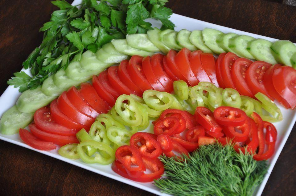 Как красиво порезать овощи на праздничный стол пошагово с фото