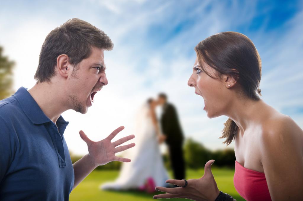 Разговоры за спиной, сравнение с бывшим: поступки, которые могут разрушить брак