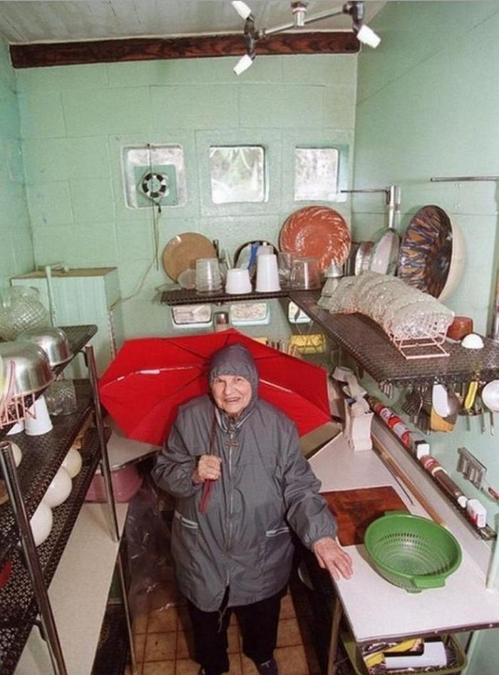 Женщина не делала уборку в доме 20 лет, но ее квартира оставалась чистой: все дело в ее необычном открытии