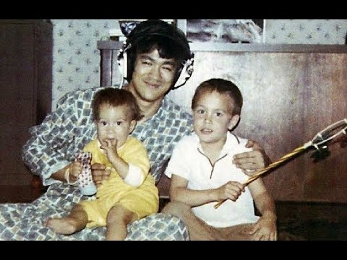 Брюса Ли нет с нами уже 46 лет: как выглядят и живут сегодня его дочь и жена
