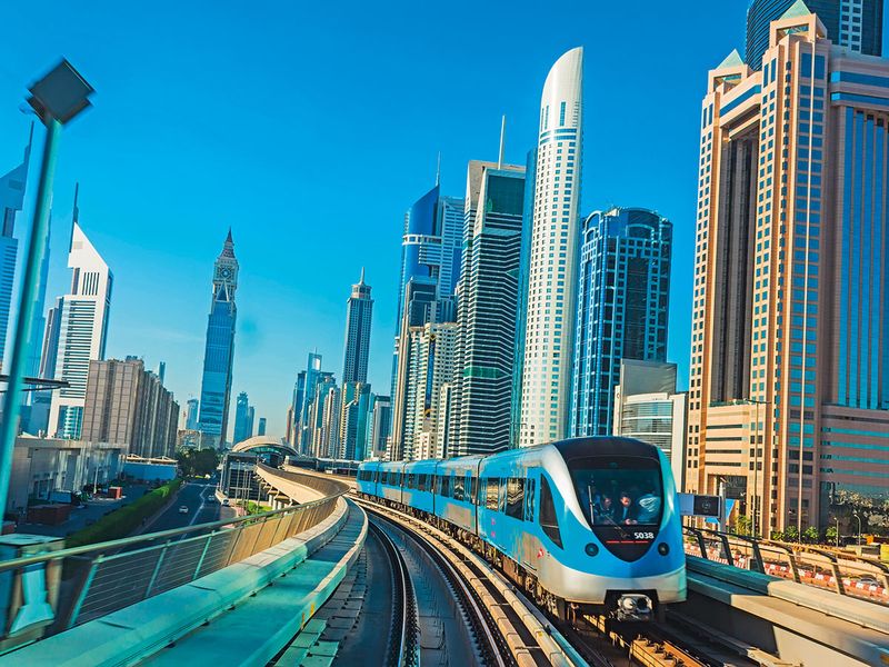 Дубай пытаются сделать приветливым для туристов: метро теперь может доставить пассажиров в разные точки города