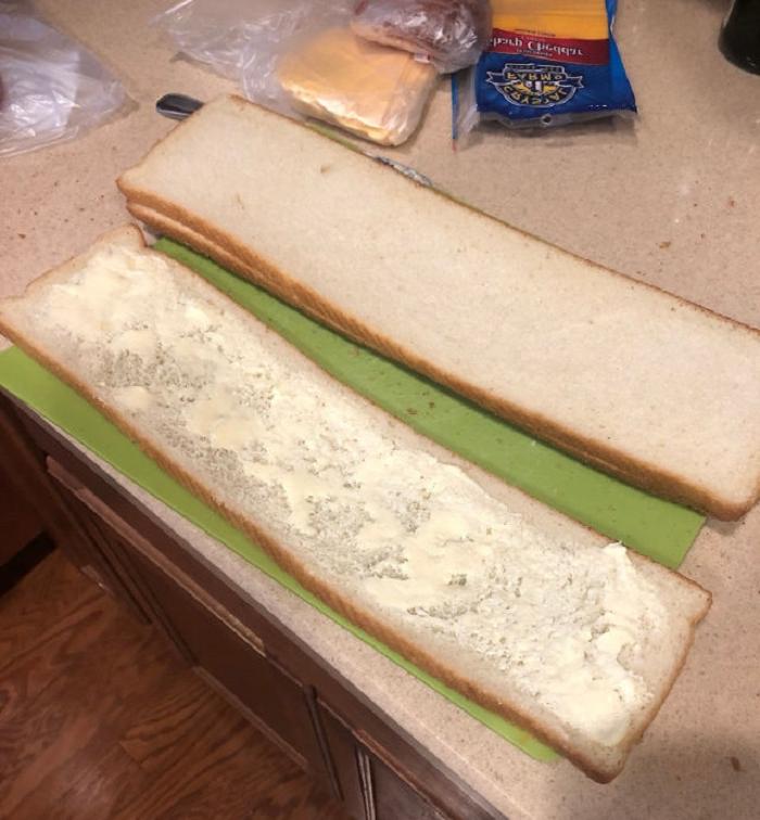 Экстра-длинный бутерброд для настоящих холостяков: мужчина поделился своими кулинарными талантами