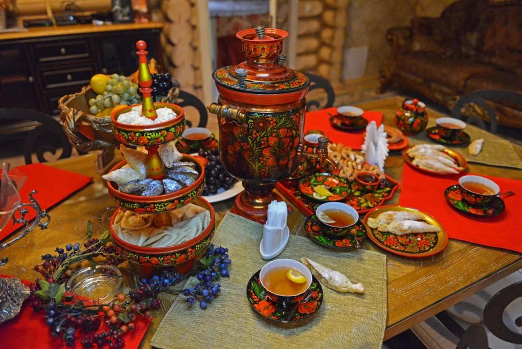 Чайные традиции на Руси: блюдце и подстаканник как символы русского чаепития