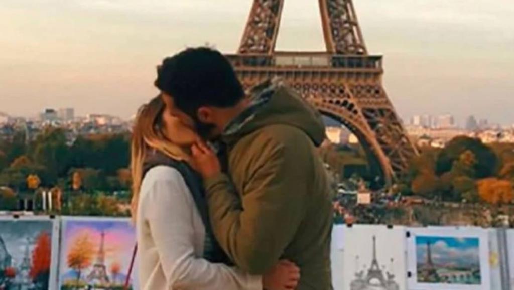 Девушка постит романтические фото поцелуев из своих путешествий. Оказалось, она целует совершенно незнакомых людей