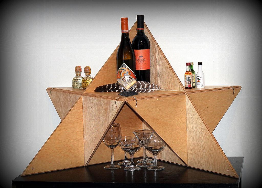 Мини бар, подставка для вина и полка для декоративных вещиц: как сделать универсальный стеллаж трансформер своими руками