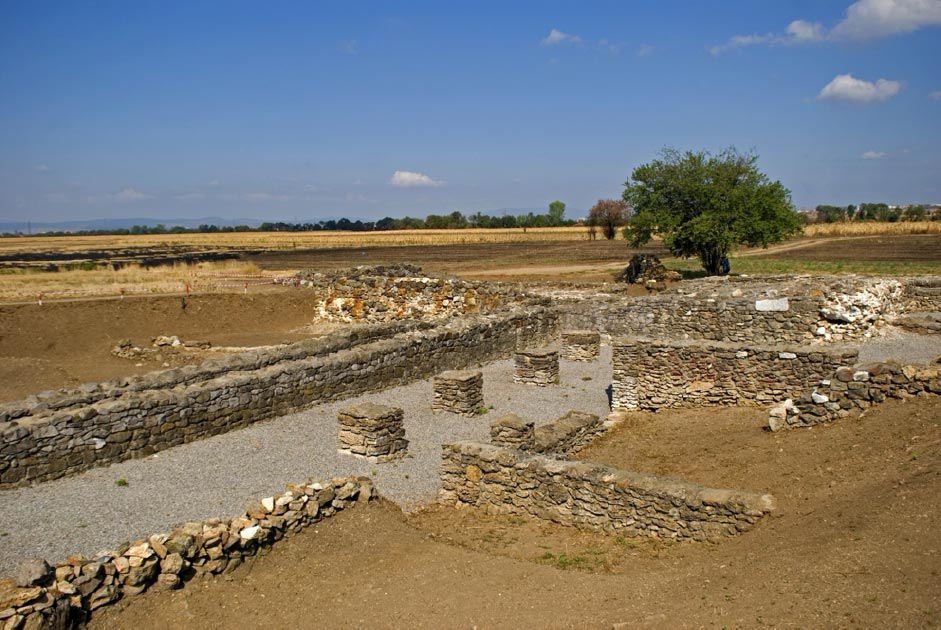 Руины древнего города Ульпиана в Республике Косово: о чем молчат камни некогда богатейшего города Римской империи
