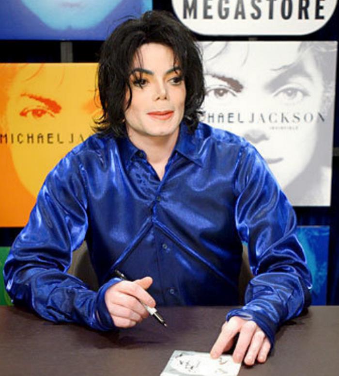 Ученые установили, каким было бы лицо Майкла Джексона, если бы он не делал пластические операции: фото
