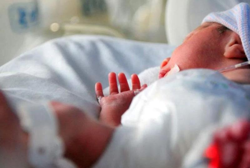 Исследователи начали говорить о  священном часе  после родов, когда маме и ребенку нужно просто побыть вдвоем, чтобы установить контакт