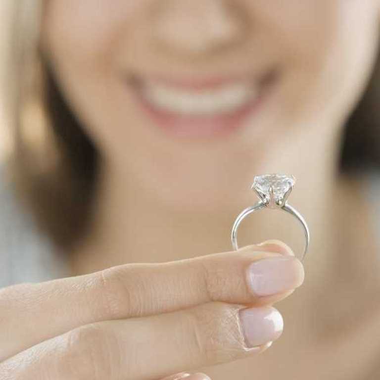 Не давать примерять подружкам: 10 важных примет про обручальные кольца. Если им следовать, семья будет крепкой и счастливой