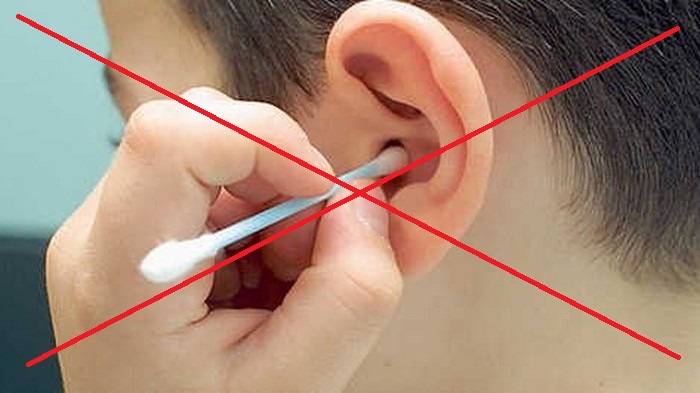 Это чревато образованием ушной закупорки: почему нельзя использовать ватные палочки для ушей
