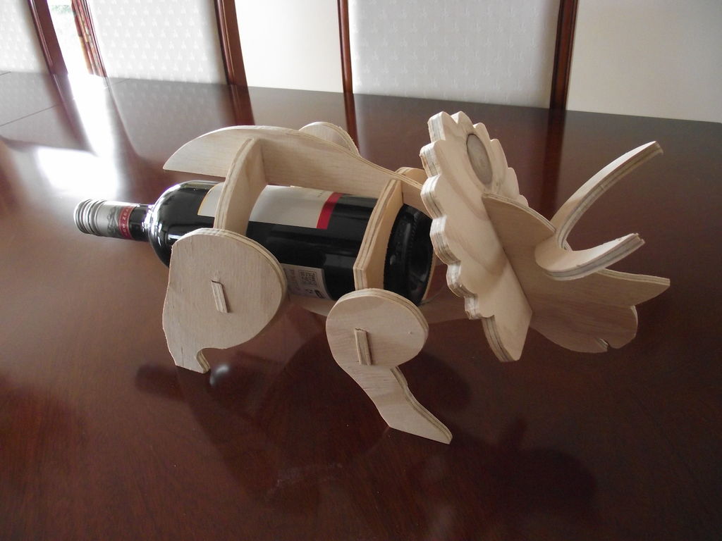 Винозавр: как сделать креативную подставку для бутылки вина в виде динозавра