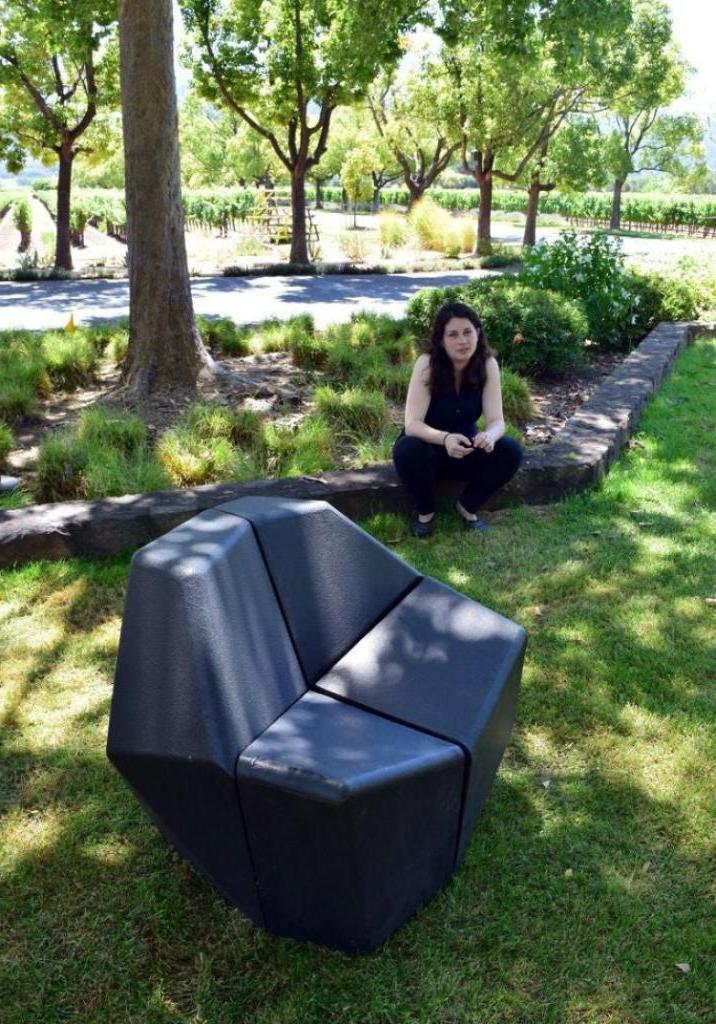Простая геометрия и футуристический дизайн: как сделать современное кресло трансформер своими руками