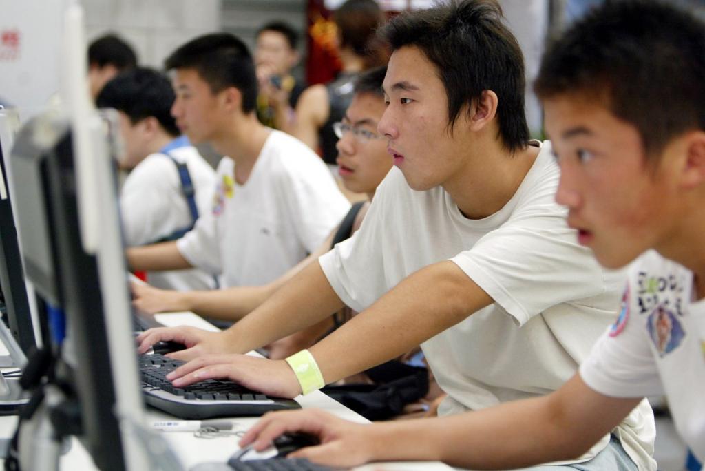 С пользой для глаз: в Китае детям запретили играть в компьютерные игры более 90 мин в день на законодательном уровне