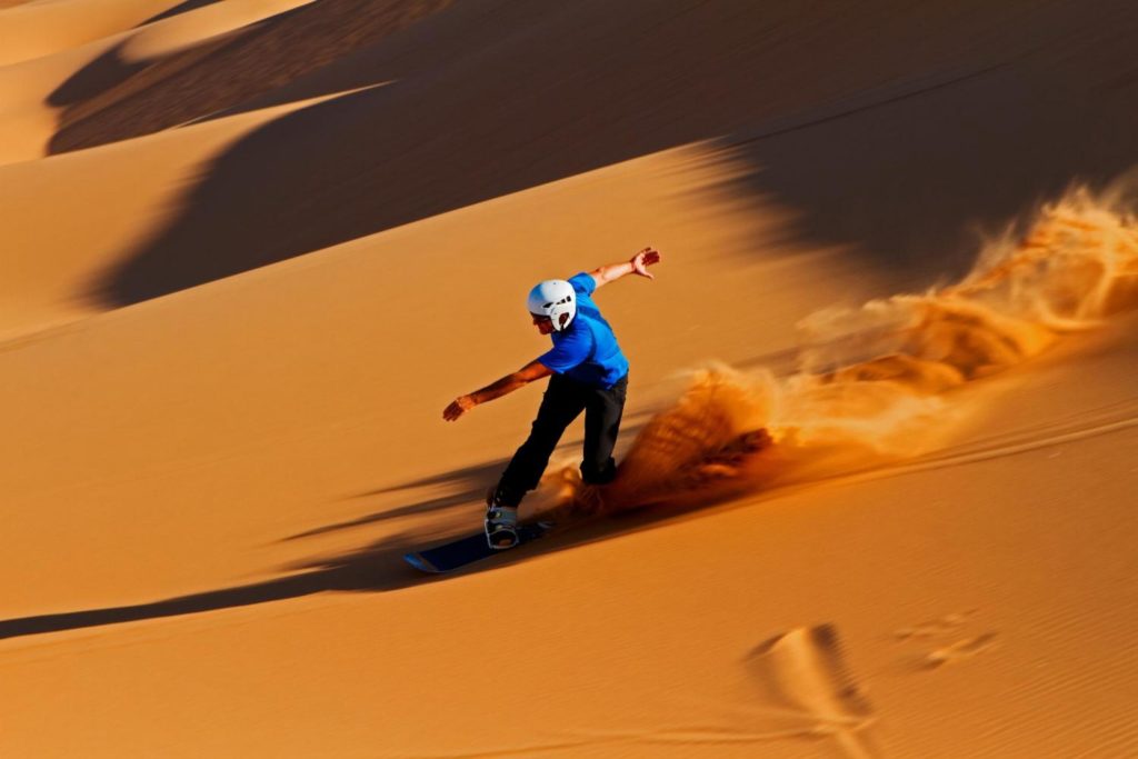 7 интересных занятий в пустыне для туристов. Сэндбординг и гонки на квадрациклах