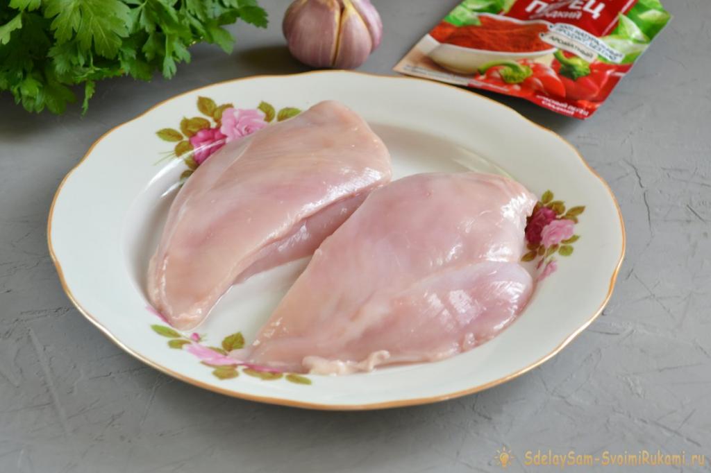 Секрет - в холодной сковороде: лайфхак, как приготовить идеальное по вкусу и текстуре куриное мясо
