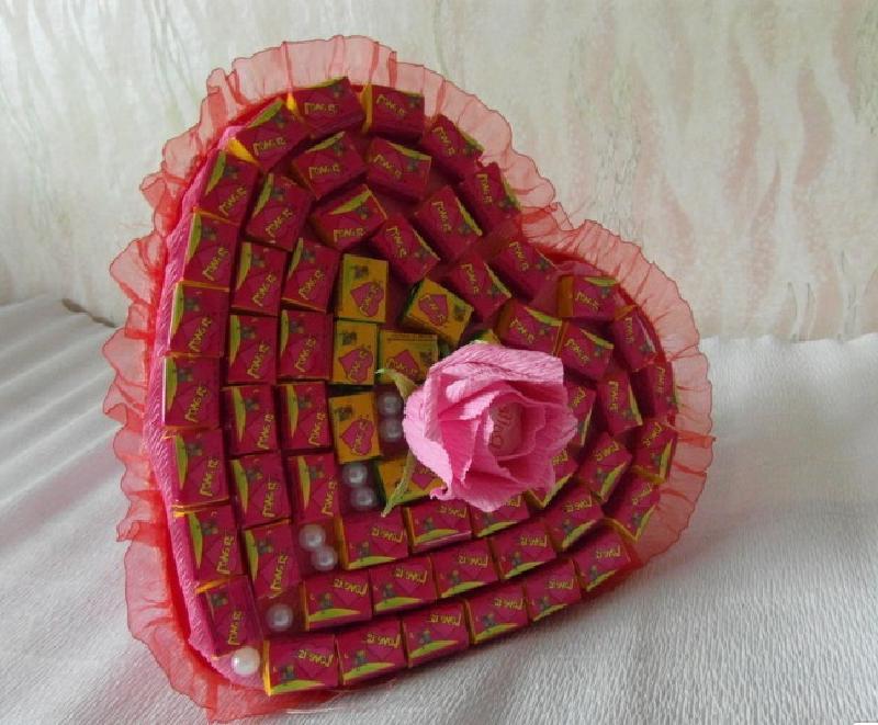 Оригинальный подарок: сладкие букеты из жевательной резинки LOVE IS
