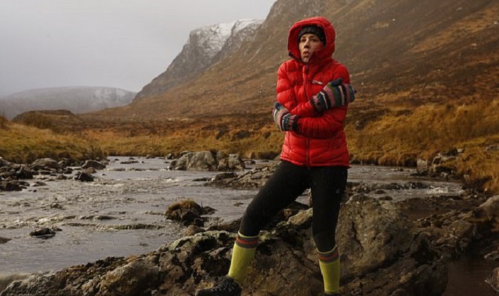 Девушка попробовала окунуться в холодную реку для улучшения здоровья и рассказала о своем опыте