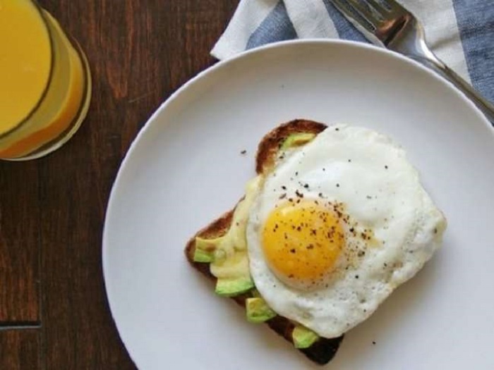 Правильный завтрак – залог здорового организма: названы самые полезные варианты утреннего перекуса, и это не только овсянка