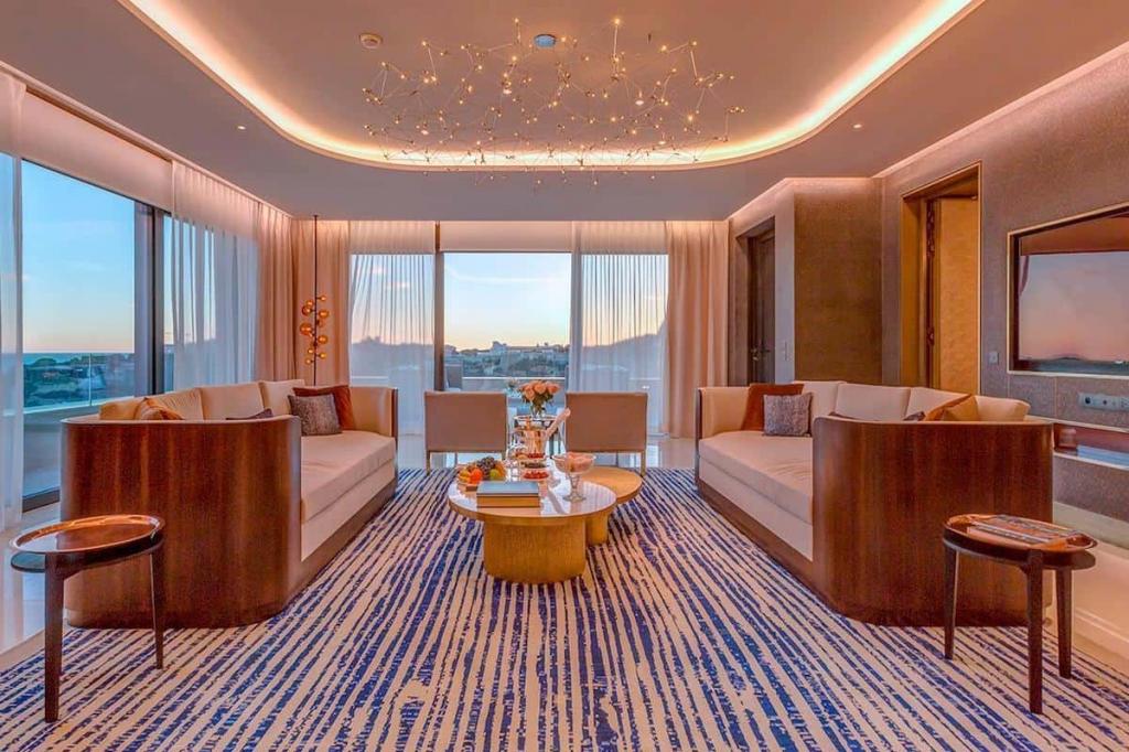 Роскошный люкс  Принцесса Грейс  в парижском отеле стоит 38 000 $ за одну ночь: как он выглядит
