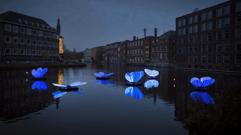 Бабочки на воде, бомба и Атлантида: Амстердам украсили потрясающие инсталляции к фестивалю огней 2019 года