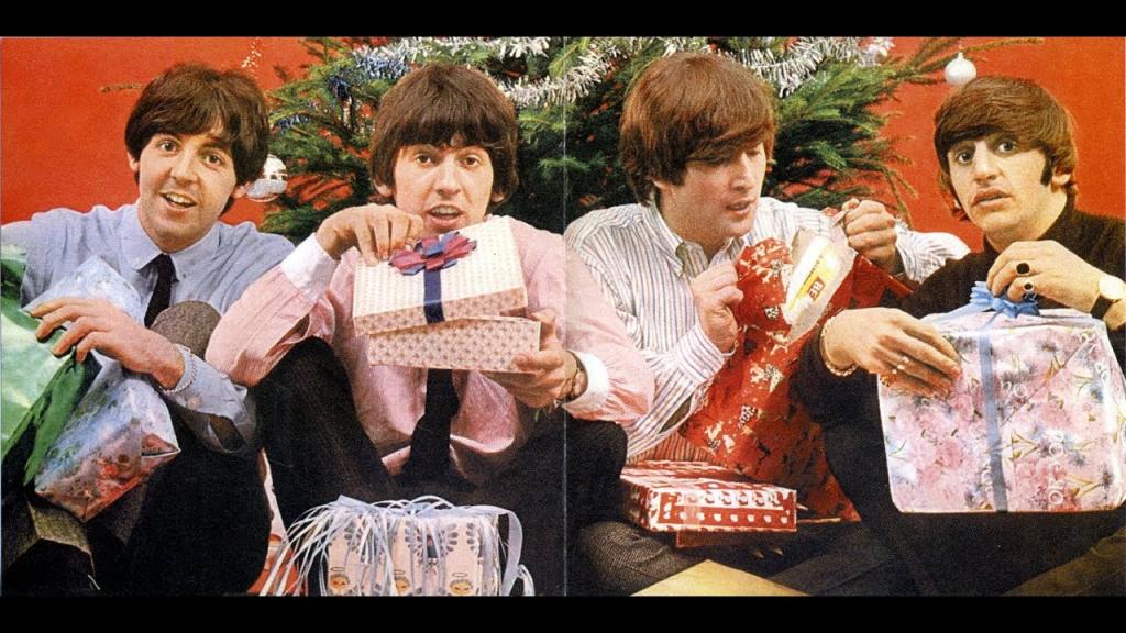 The Beatles записывали рождественские мини альбомы и распространяли их по почте среди членов своего фан клуба