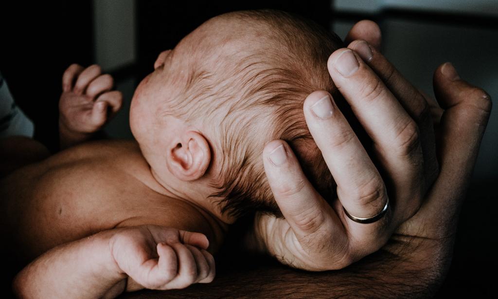 Родители создали список правил посещения своего новорожденного сына. Не все решили к нему приспособиться