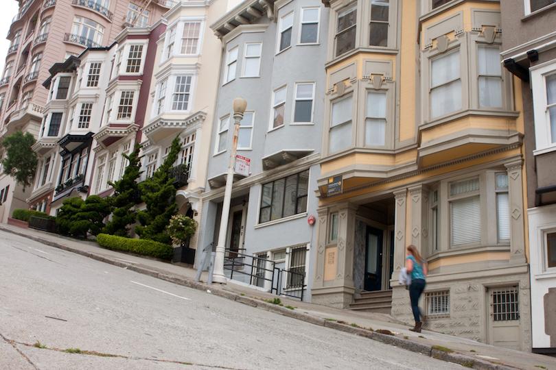 Улица сохранить. Ikalto Hill Street. Ап майл Хилл улица. Дома walk-up. San Francisco sidewalks.