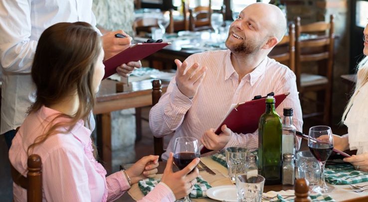 Не стесняйтесь дотошно расспрашивать своего официанта: как получить максимально роскошные впечатления от похода в дорогой ресторан