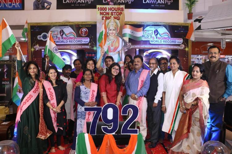 792 часа, 800 певцов, 9000 песен: Индия побила мировой рекорд Гиннеса по самому продолжительному пению в караоке