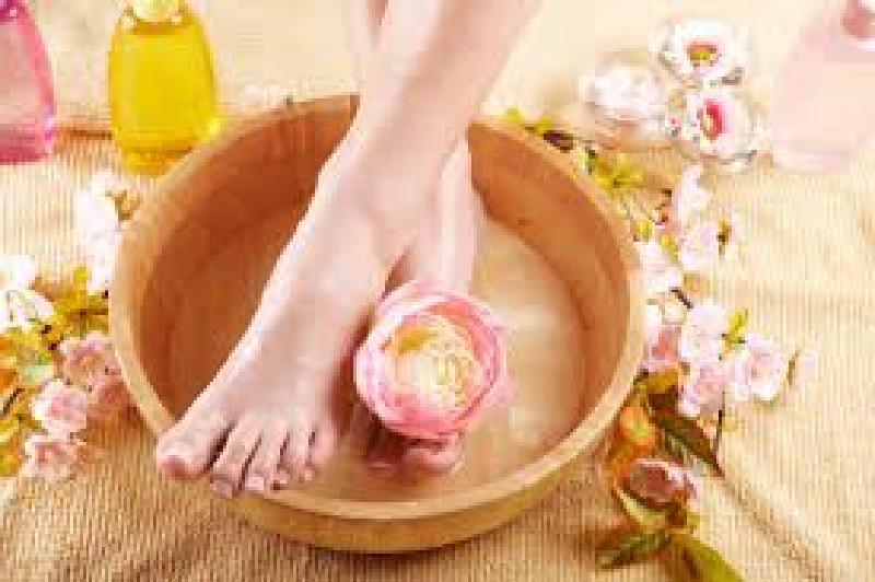 Делайте ванночку для ног в яблочном уксусе раз в неделю, и вы увидите, как исчезнут все ваши болезни