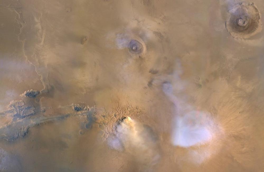 Похоже на земной шторм! Необычное явление - пыльные бури на Марсе