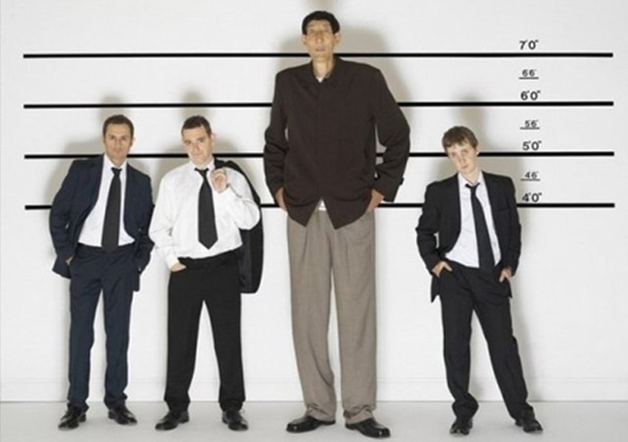 Как выглядит 11 летний сын мужчины, признанного в 2008 году самым высоким человеком в мире
