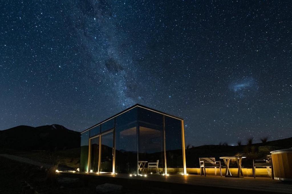 Зеркальный отель в Новой Зеландии: теперь любоваться звездами можно не вставая с кровати