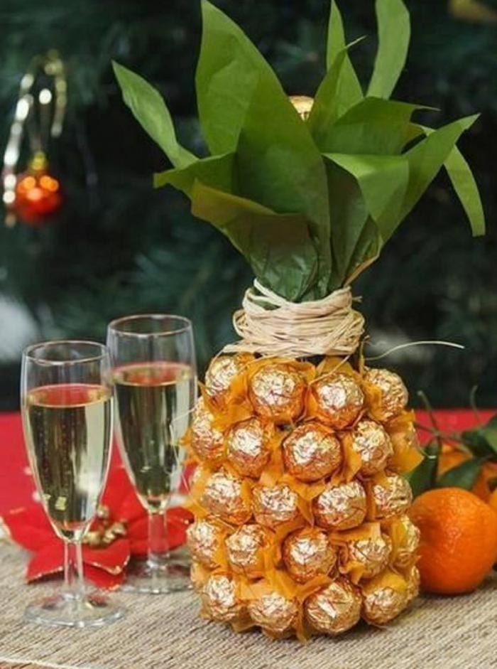 На Новый год решила подарить друзьям оригинальный подарок — шампанское-ананас с конфетами. Изготавливается элементарно