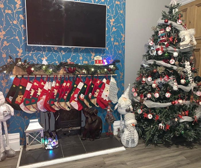 К Рождеству готова: многодетная мама порадовала своих детей праздничным убранством дома
