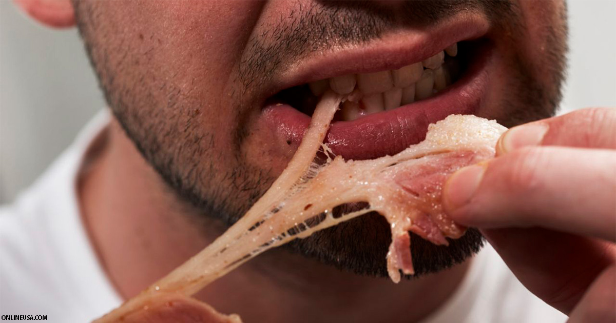 700 червей нашли в мозгу человека после того, как он съел недоваренную свинину
