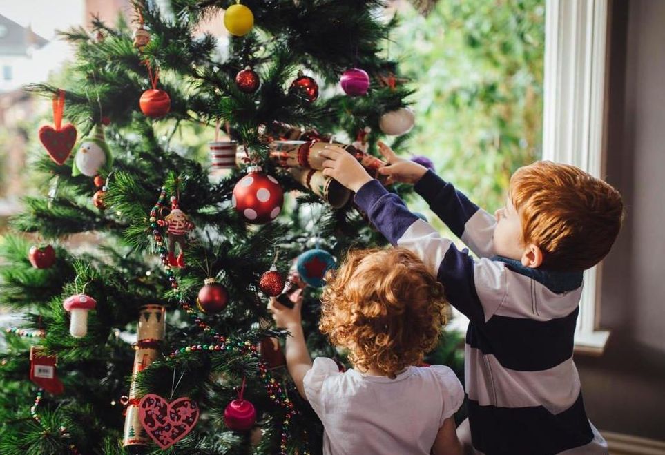 Всегда устраивать праздничные мероприятия: как расширить социальные навыки ребенка, когда он единственный в семье