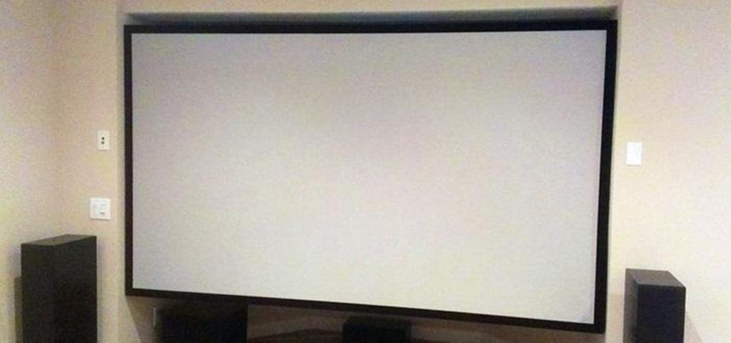 Как повесить экран для проектора на стену