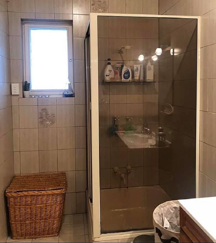Хозяйка сделала ремонт в своей ванной комнате и смогла визуально ее увеличить: фото до и после