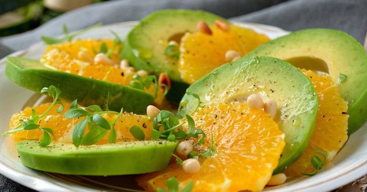 Для настоящих гурманов: 20 изысканных салатов из Авокадо