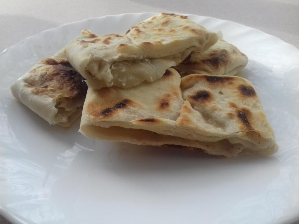 Лепешки бедного узбека: мяса нет, а вкус как у чебуреков (рецепт)