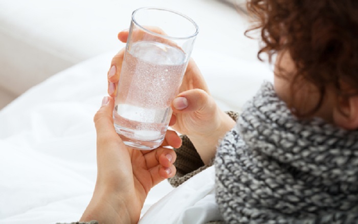 9 признаков того, что вам нужно меньше пить воду: частое мочеиспускание и т. д.
